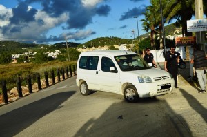 El coche embestido por la moto en la calle ses Feixes. 