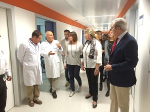 Francina Armengol junto al gerente de Can Misses José Balanzat, la consellera de Salut, Patricia Gómez, y el presidente del Consell, Vicent Torres, en su visita al hospital de Can Misses. 