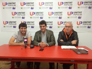 Cayo Lara, Artur Parrón y Óscar Rodríguez en la sede de Esquerra Unida en ses Figueretes. 