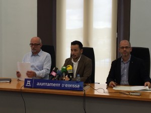 Joan Ribas, Rafa Ruiz y Alfonso Molina en la presentación de presupuestos. 