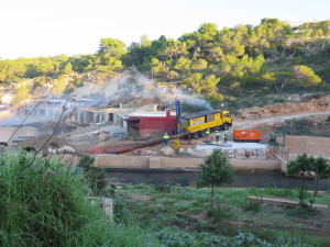 Imatge de l'inici de l'obres de l'emissari de Cala Tarida.