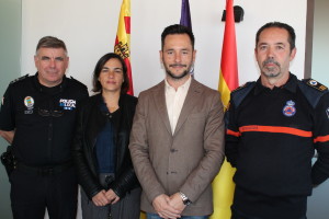 Josep Maria Prats, inspector en jefe en funciones; Estefania Torres, regidora de Recursos Humanos, Policia i Protecció Civil Rafa Ruiz, alcalde de Ibiza y  Manuel López Atoche, nuevo jefe de la Agrupación Local de Voluntarios de Protecció Civil del Ayuntamiento de Eivissa.