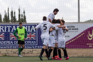 Jugadores de la Peña celebran un tanto en un partido de Liga