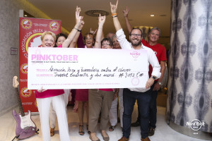 Entrega del cheque de Hard Rock Hotel a Ibiza y Formentera contra el cáncer.