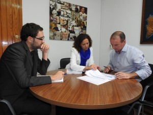 La consellera de Hacienda y Administraciones Públicas del Govern balear, Catalina Cladera, el director general de Presupuestos y Financiación, Joan Carrió, y el presidente de Consell, Jaume Ferrer. 