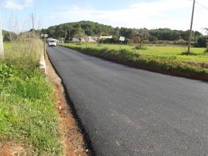 Un dels camins ja asfaltats a Santa Eulària. 