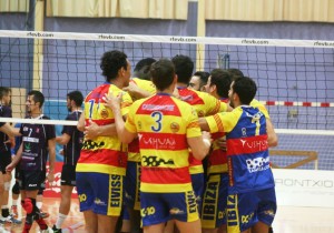 Los jugadores del Ushuaïa Ibiza Voley celebran un triunfo en la Liga.