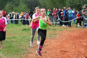 Tres de las jóvenes atletas durante una de las pruebas.