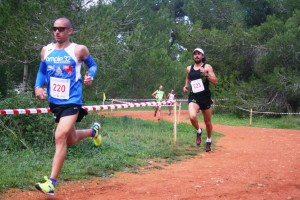 Adrián Guirado, durante un momento del cross disputado este domingo en Buscastell. Fotos: C. V.