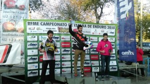 Adrià Costa se subió al primer puesto del podio en el Campeonato de España de Enduro. 