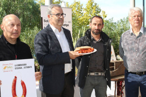 El presidente Vicent Torres y el conseller Miquel Vericad, junto a los representantes de la Pimeef.