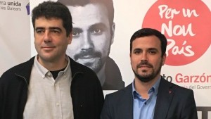 Artur Parrón, junto a Alberto Garzón.