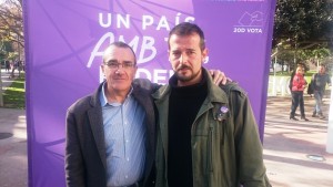 Juan Pedro Yllanes y Mario Devis, durante el acto de Podemos en el Parque de la Paz.