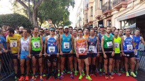 Los participantes de la Cursa Eivissa Patrimoni de la Humanitat, antes de la salida. 