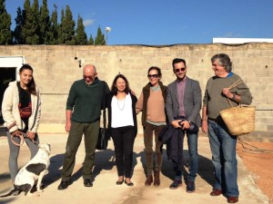 El alcalde de Eivissa, Rafa Ruiz, en la fiesta de Nadal en el Centro de Protección Animal de Sa Coma. 