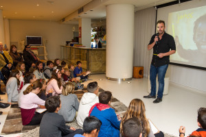 El fundador de la ONG 'Juntos', Carlos Ramón, durante la presentación. 