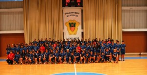 El HC Puig d'en Valls, durante la presentación de sus equipos este sábado en el pabellón de Santa Eulària.