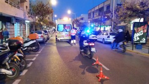 La ambulancia del 061 en la zona del accidente que se ha producido esta tarde.