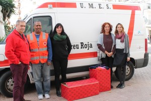 La consellera Lydia Jurado con los miembros de la Cruz Roja.