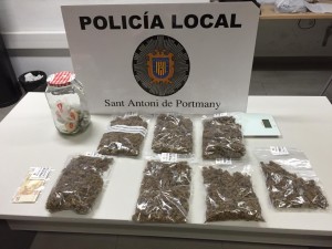 Imagen de la droga incauada por la Policía Local de Sant Antoni.