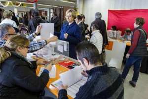 Una de las mesas electorales del colegio de Sa Graduada.  Foto: Moisés Copa