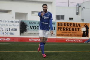 Luque celebra la consecución del primer tanto del San Rafael. Foto: Kevin Cabezuelo