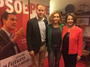 Meritxell Batet junto a Simón Planells y Sofía Hernanz, anoche en un acto del PSOE. 