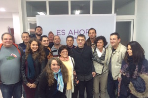 Juan Carlos Monedero con algunos de los integrantes de Podemos de Eivissa.