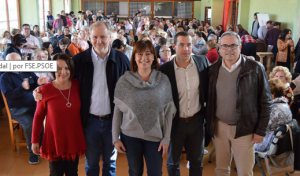 Els candidats del PSOE posen al costat de la presidenta del Govern i del Consell d'Eivissa