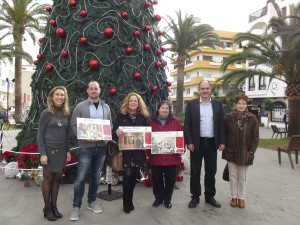 Los premiados con el alcalde. 