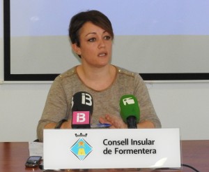 Alejandra Ferrer en rueda de prensa. 