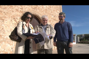 Salvador Roig junto a la abogada Maite Ferrer y el abogado Vital Gómez, en Sant Ferran.