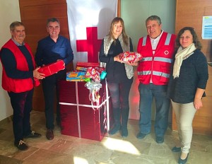 El Ayuntamiento de Sant Joan ha entragado hoy los juguetes recogidos en la campaña solidaria. 