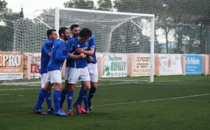 Los jugadores del San Rafael celebran la consecución del parimer tanto del encuentro. Foto: C. V.