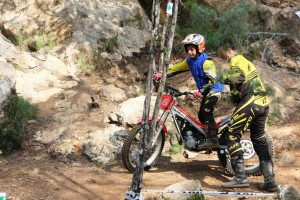 Marc Cardona, vencedor de la categoría base de 80cc, durante el recorrido de la prueba.