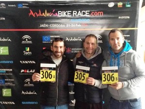 Javier Guirado (305) y José Miguel y Vicent Pérez (306), tres de los ibicencos en la Andalucía Bike Race. Foto: Facenook