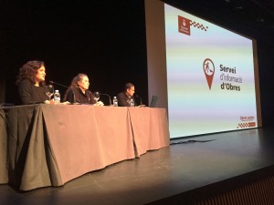 Pepa Marí y Viviana de Sans, en primer término, durante la reunión informativa en Jesús.