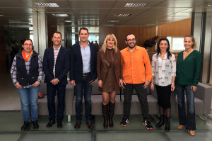 Los diseñadores que participarán en la feria Momad, de Madrid, junto a la consellera Marta Díaz. 