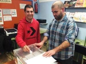 Un momento de la votación para decidir si se desconvoca o no la huelga de docentes,