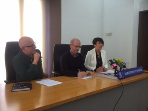 Joan Ribas, Alfonso Molina y Elena López, en rueda de prensa. 