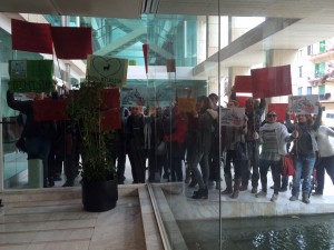 Manifestación por las cabras de es Vedrà frente al Consell.