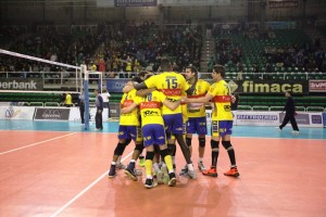 Los jugadores del Ushuaïa celebran la victoria frente al CV Melilla.