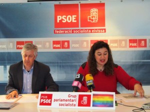 Enric Casanova i Pilar Costa van presentar les iniciatives del Grup Socialista al Parlament.