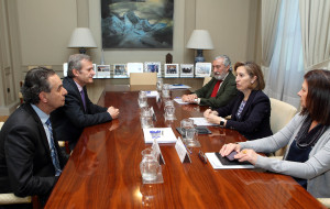 Imagen de la reunión entre el conseller Joan Boned y la ministra Ana Pastor. 