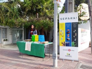 Una imatge de la taula informativa instal·lada en Sant Rafael.