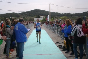 Adrián Guirado logró su tercera victoria en la Cursa Flor d'Ametller.