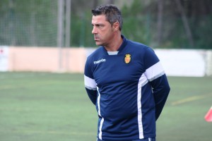 Javier Olaizola, entrenador del Mallorca B, durante el encuentro.