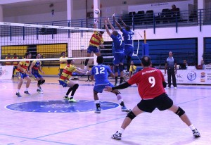 Una acción del partido de la primera vuelta entre Melilla y Ushuaïa Ibiza Voley. Foto: RFEVB