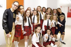 Las 14 alumnas de la Academia de Davinia Van Praag de Ibiza que participaron en el concurso. 