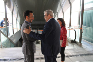 Rafa Ruiz y Vicent Torres junto a la estación, el pasabo sábado.